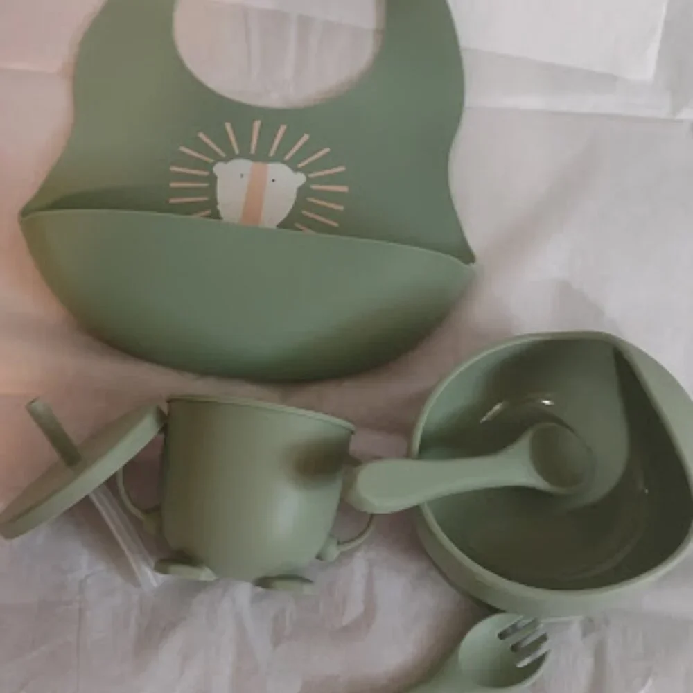 BABY'S FIRST DINNERWARE SILICONE 6 PCS GREEN BOWLCUP COVER FORK SPOON BIB LION